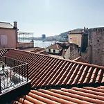 Plaza Marchi Old Town - Mag Quaint & Elegant Boutique Σπλιτ