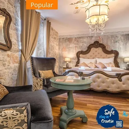 Plaza Marchi Old Town Hotel 4*
