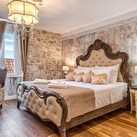 Plaza Marchi Old Town Hotel 4*