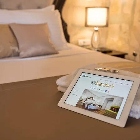 Hotel Plaza Marchi Old Town