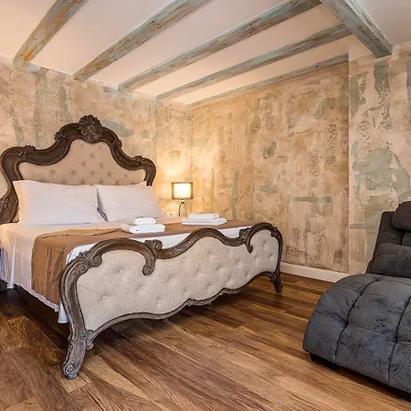 Plaza Marchi Old Town Hotel 4*