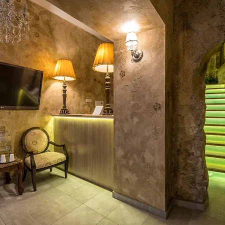 Hotel Plaza Marchi Old Town 4*