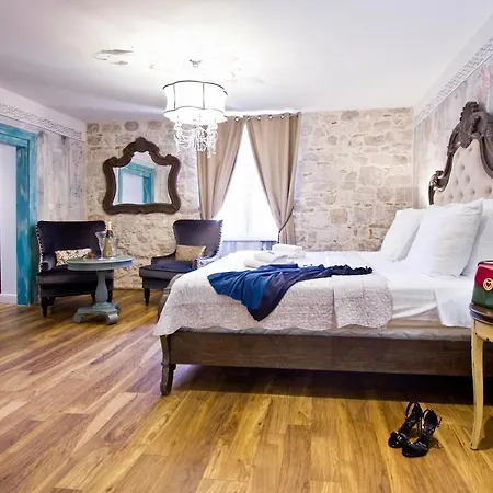 Plaza Marchi Old Town Hotel 4*