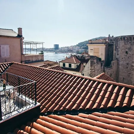 Hotel Plaza Marchi Old Town 4*