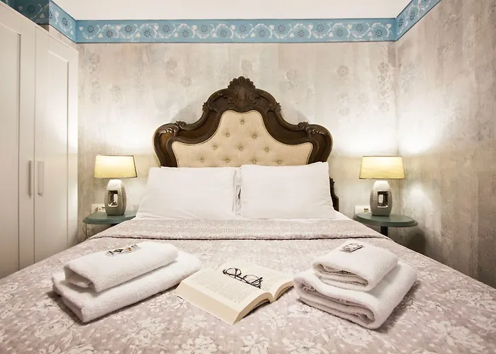 Plaza Marchi Old Town - Mag Quaint & Elegant Boutique