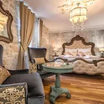 Plaza Marchi Old Town - Mag Quaint & Elegant Boutique 4*