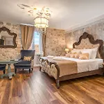 Hotel Plaza Marchi Old Town - Mag Quaint & Elegant Boutique