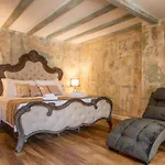 Plaza Marchi Old Town - Mag Quaint & Elegant Boutique Split