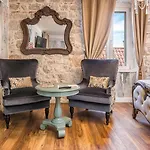 Hotel Plaza Marchi Old Town - Mag Quaint & Elegant Boutique