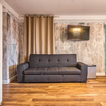 Plaza Marchi Old Town - Mag Quaint & Elegant Boutique