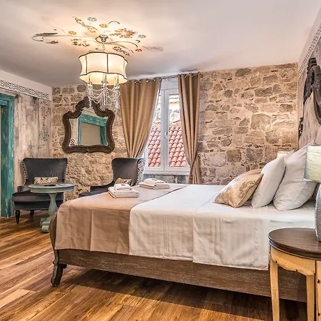 호텔 Plaza Marchi Old Town - Mag Quaint & Elegant Boutique 4*