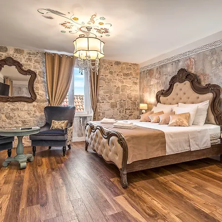 Hotel Plaza Marchi Old Town - Mag Quaint & Elegant Boutique
