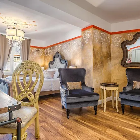 Plaza Marchi Old Town - Mag Quaint & Elegant Boutique 호텔 4*