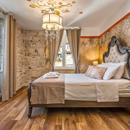 Hotel Plaza Marchi Old Town - Mag Quaint & Elegant Boutique