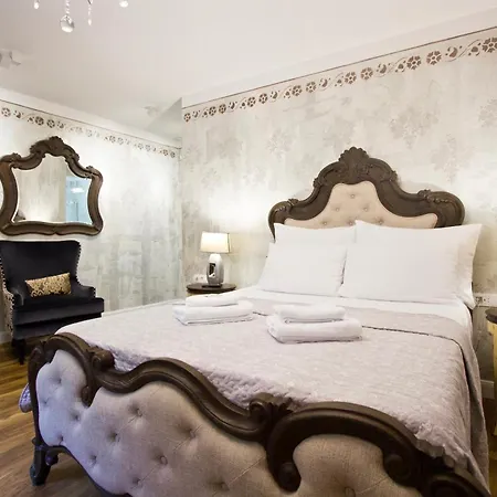 Plaza Marchi Old Town - Mag Quaint & Elegant Boutique