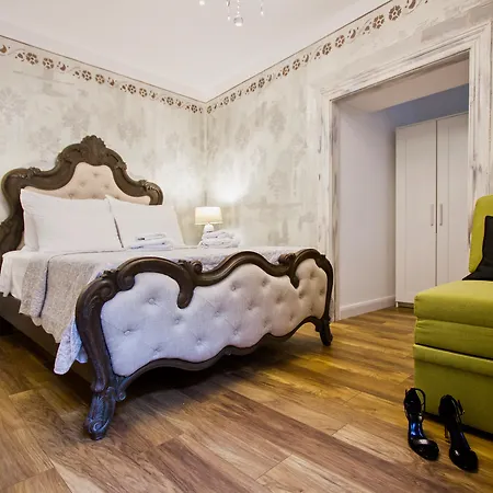 Plaza Marchi Old Town - Mag Quaint & Elegant Boutique Split