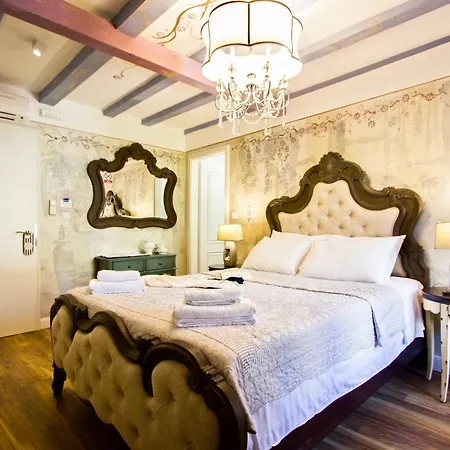 Plaza Marchi Old Town - Mag Quaint & Elegant Boutique Split