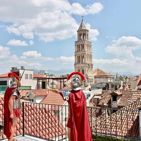 Plaza Marchi Old Town - Mag Quaint & Elegant Boutique