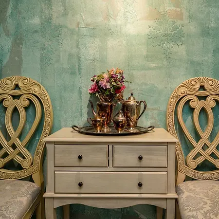 Plaza Marchi Old Town - Mag Quaint & Elegant Boutique Split