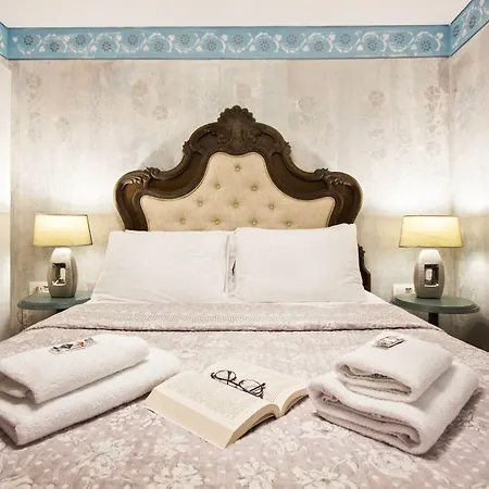 Plaza Marchi Old Town - Mag Quaint & Elegant Boutique