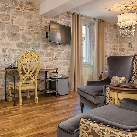Plaza Marchi Old Town - Mag Quaint & Elegant Boutique Hotel 4*