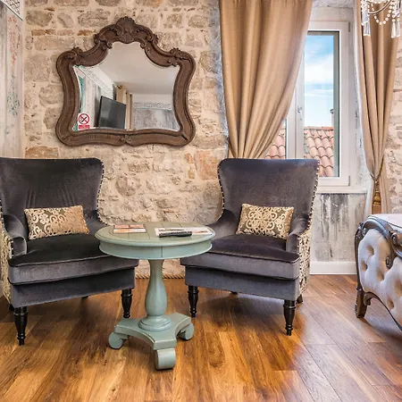 Hotel Plaza Marchi Old Town - Mag Quaint & Elegant Boutique