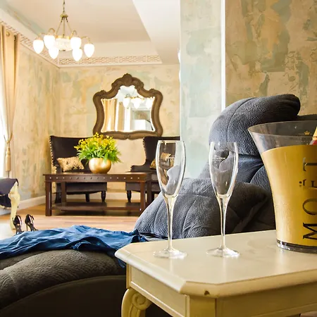 Plaza Marchi Old Town - Mag Quaint & Elegant Boutique 4*