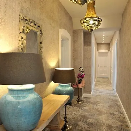 Plaza Marchi Old Town - Mag Quaint & Elegant Boutique Split
