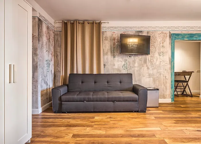 Plaza Marchi Old Town - Mag Quaint & Elegant Boutique