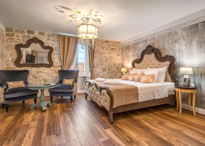 Отель Plaza Marchi Old Town - Mag Quaint & Elegant Boutique