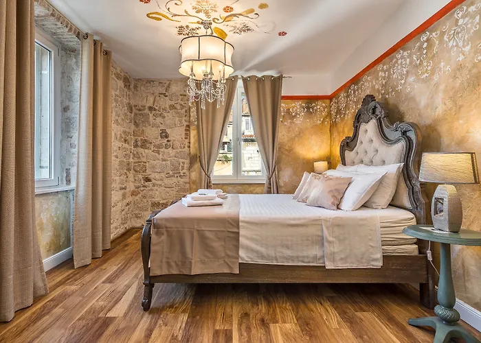 Отель Plaza Marchi Old Town - Mag Quaint & Elegant Boutique