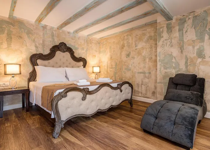 Plaza Marchi Old Town - Mag Quaint & Elegant Boutique Отель 4*