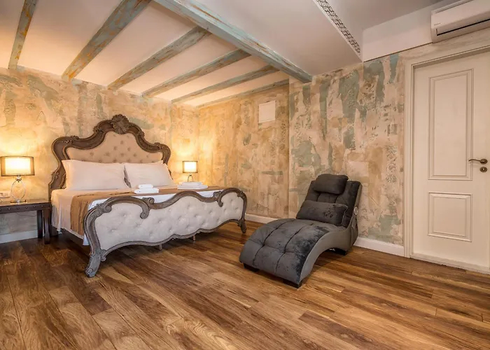 Отель Plaza Marchi Old Town - Mag Quaint & Elegant Boutique Сплит