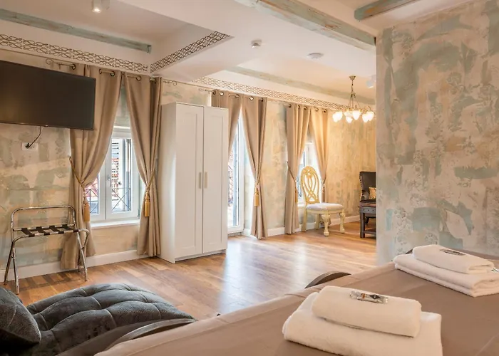 Plaza Marchi Old Town - Mag Quaint & Elegant Boutique 4* Сплит