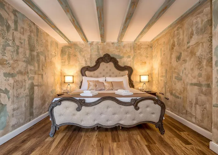 Plaza Marchi Old Town - Mag Quaint & Elegant Boutique Отель 4*