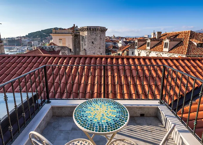 Plaza Marchi Old Town - Mag Quaint & Elegant Boutique