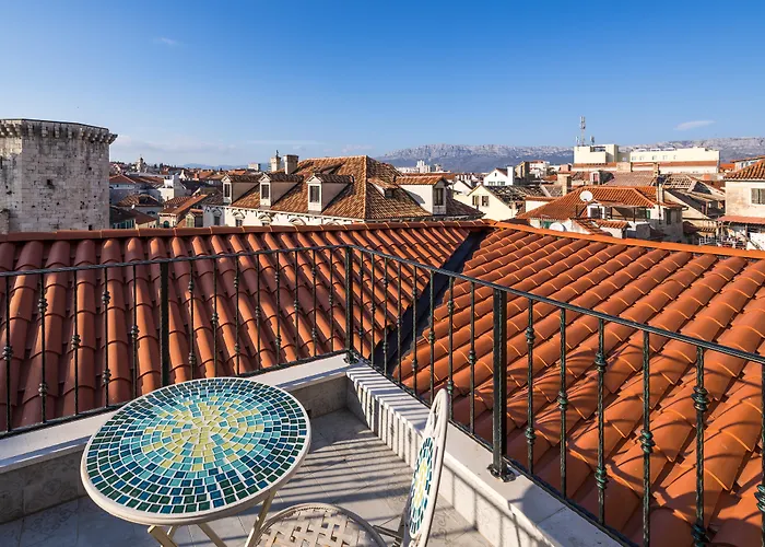 Plaza Marchi Old Town - Mag Quaint & Elegant Boutique