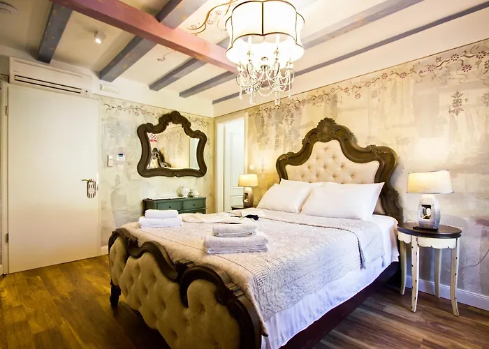 Plaza Marchi Old Town - Mag Quaint & Elegant Boutique Сплит