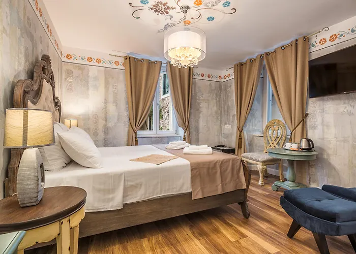 Plaza Marchi Old Town - Mag Quaint & Elegant Boutique Сплит