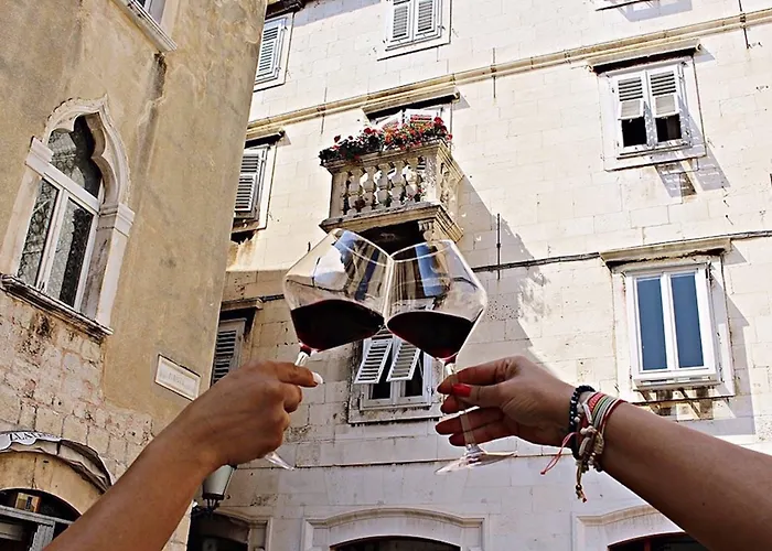 Plaza Marchi Old Town - Mag Quaint & Elegant Boutique 4* Сплит