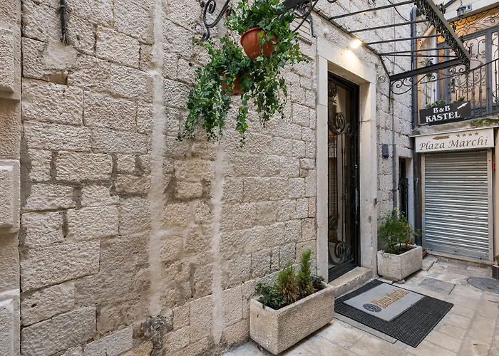 Отель Plaza Marchi Old Town - Mag Quaint & Elegant Boutique