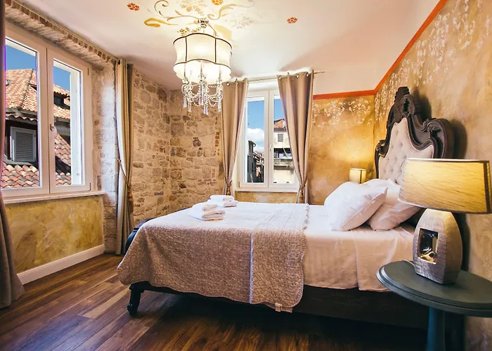 Отель Plaza Marchi Old Town - Mag Quaint & Elegant Boutique 4*