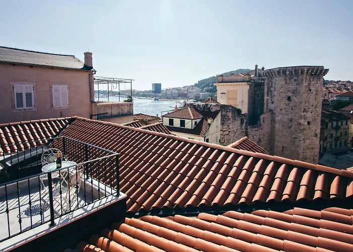 Plaza Marchi Old Town - Mag Quaint & Elegant Boutique Split