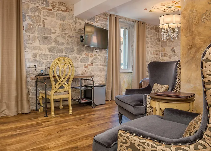 Plaza Marchi Old Town - Mag Quaint & Elegant Boutique Отель 4*