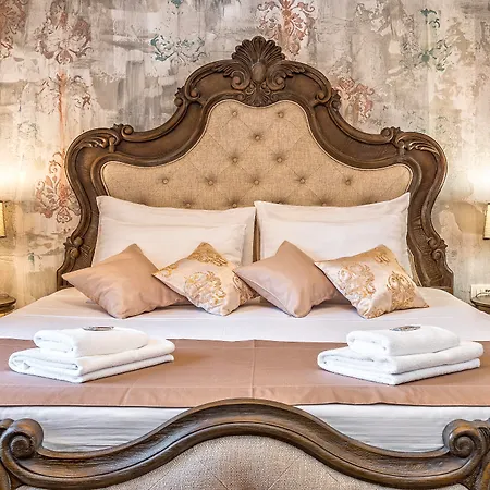 Plaza Marchi Old Town - Mag Quaint & Elegant Boutique فندق 4*